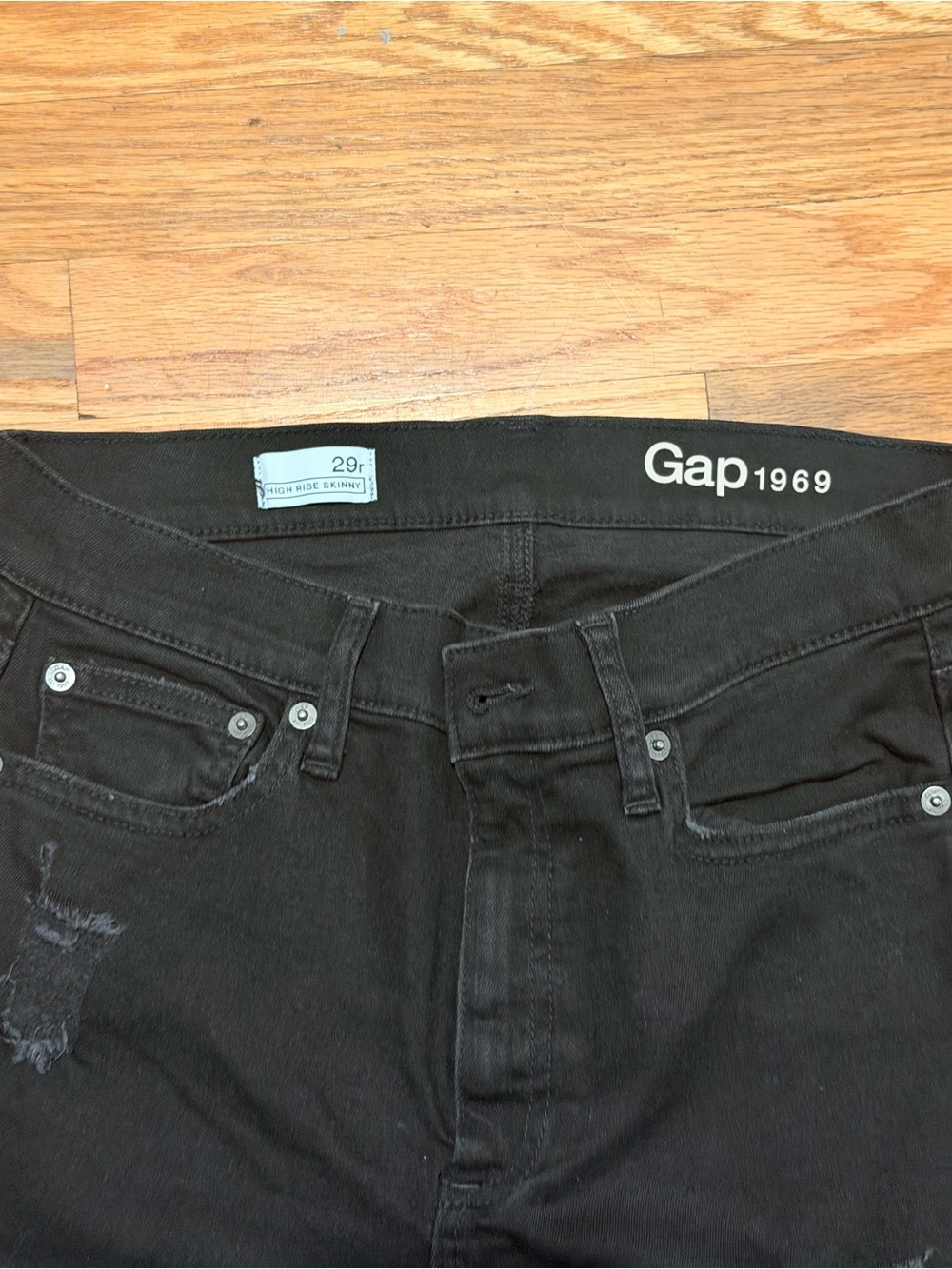 Used GAP High Rise Skinny Jeans in Black
